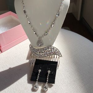 Beautiful  NEW 3-piece Rhinestone Wedding Set